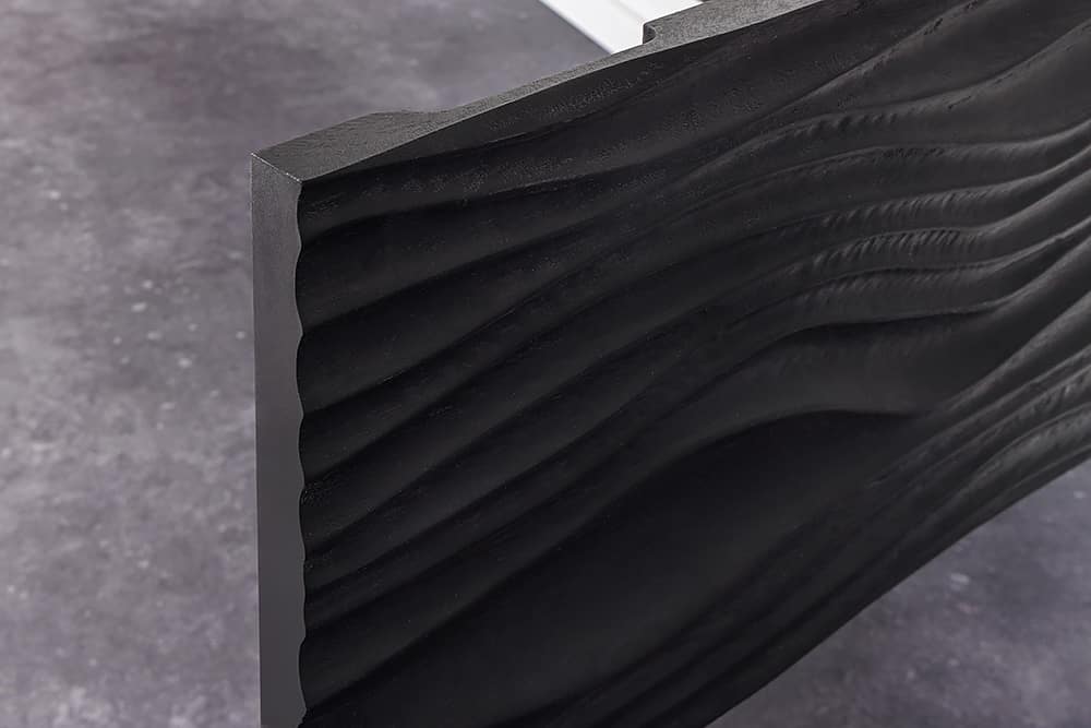 Design TV-Board WAVE 160cm schwarz Mangoholz mit 3D Schnitzereien hängend