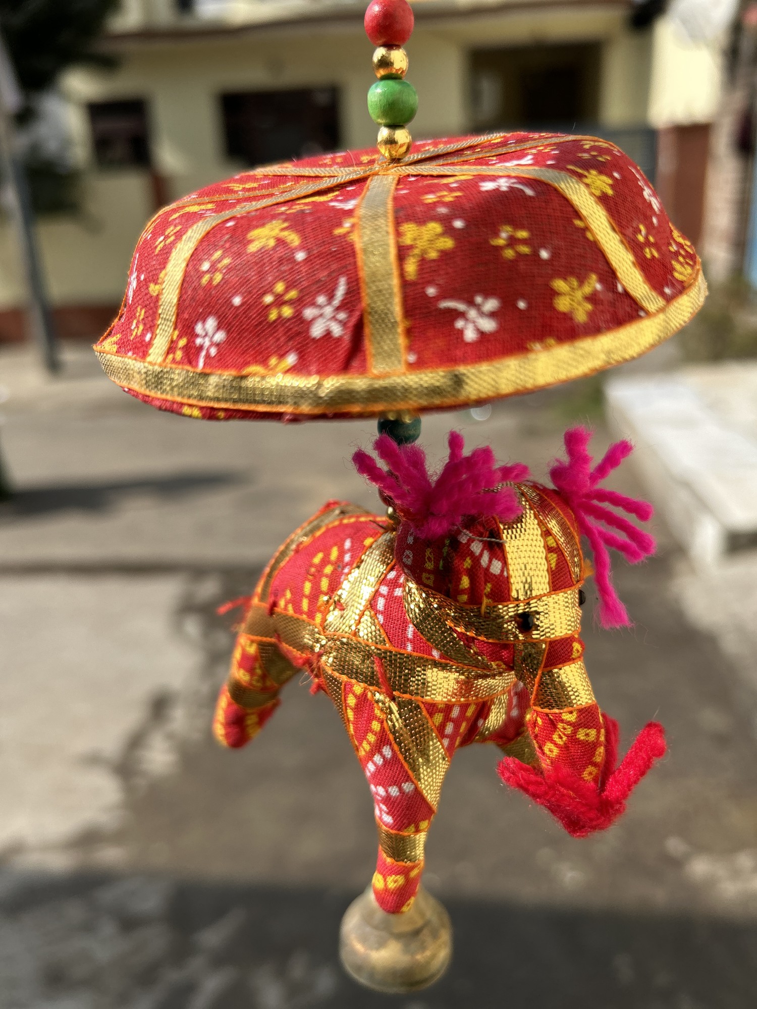 Anhänger Elefant unterm Schirm, mit Glöckchen, H 45 cm, Ø 10 cm günstig bestellen