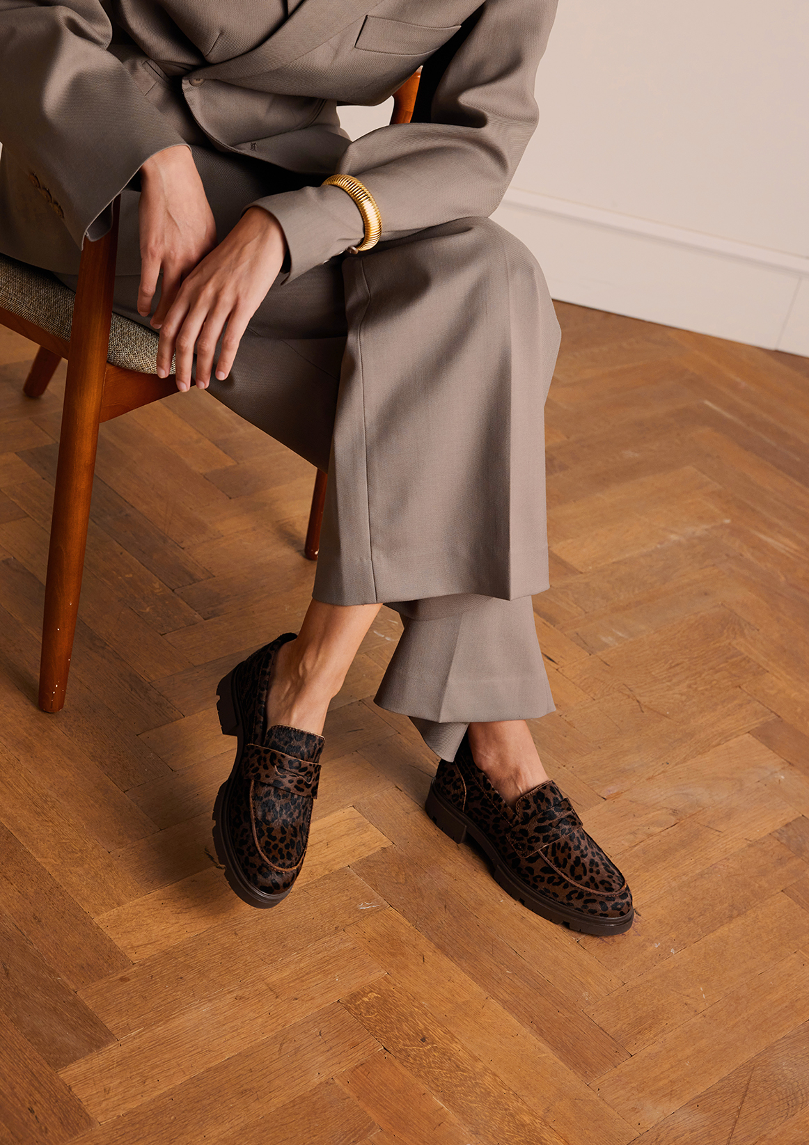 Leopard loafers met pony hair