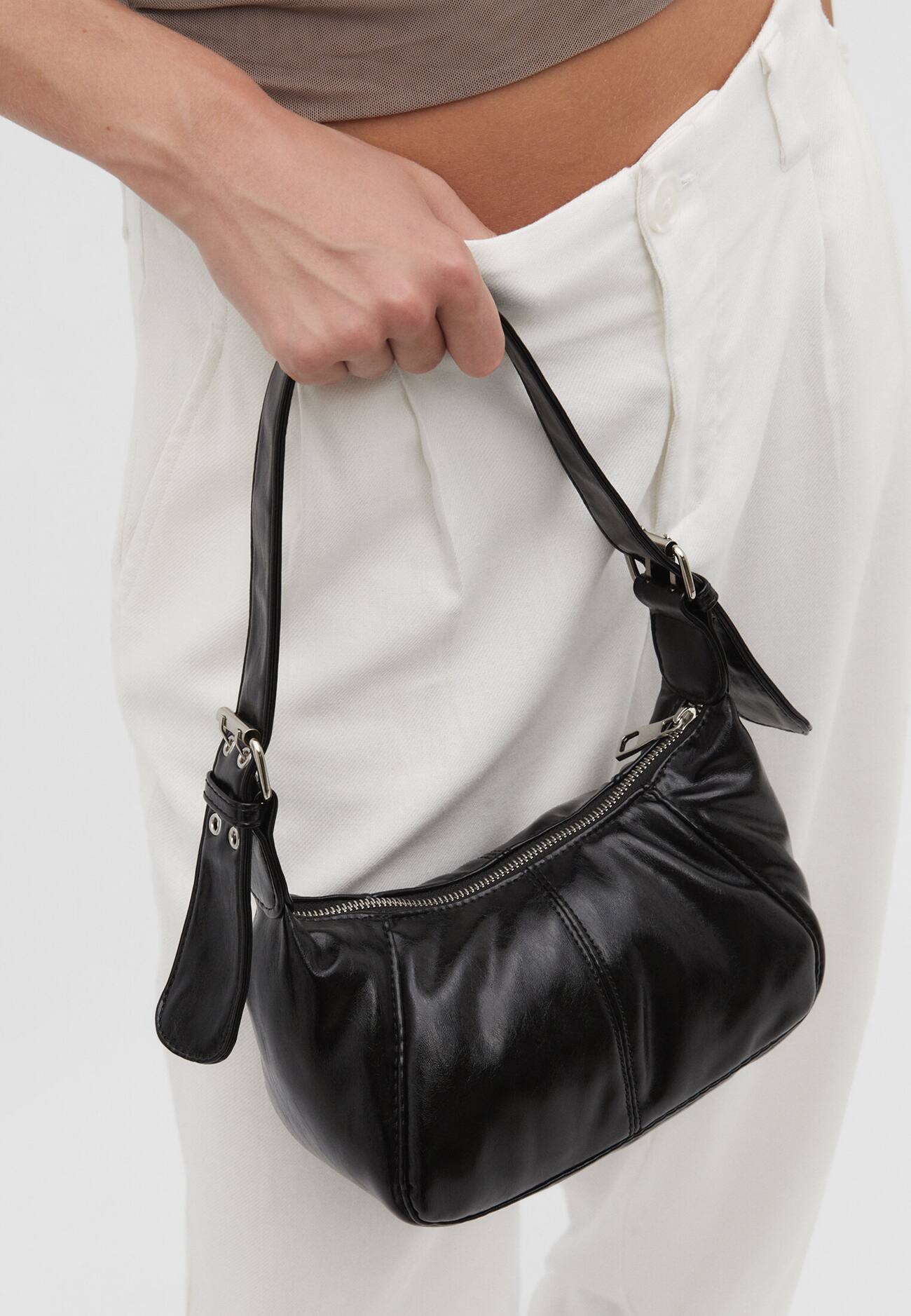 Bolsa de ombro pequena em couro sintético