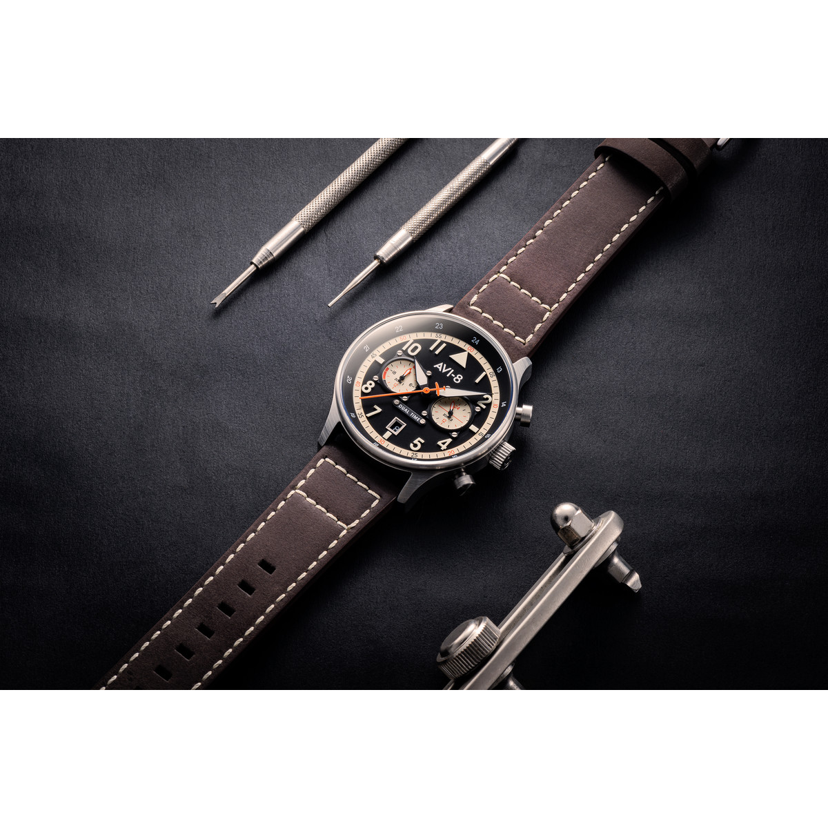 Montre AVI 8 Hawker Hurricane homme acier bracelet cuir marron foncé