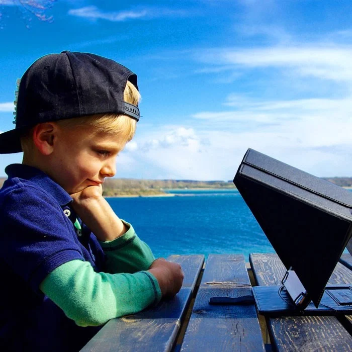 Philbert - Sun Shade & Privacy Cover iPad/Tablet 9,7''-11'', Black