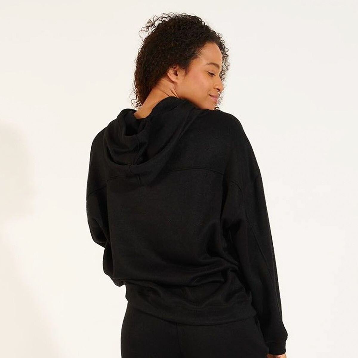 BANANA MOON<br>Suéter oversized para usar em casa, modelo Bradley Creamy