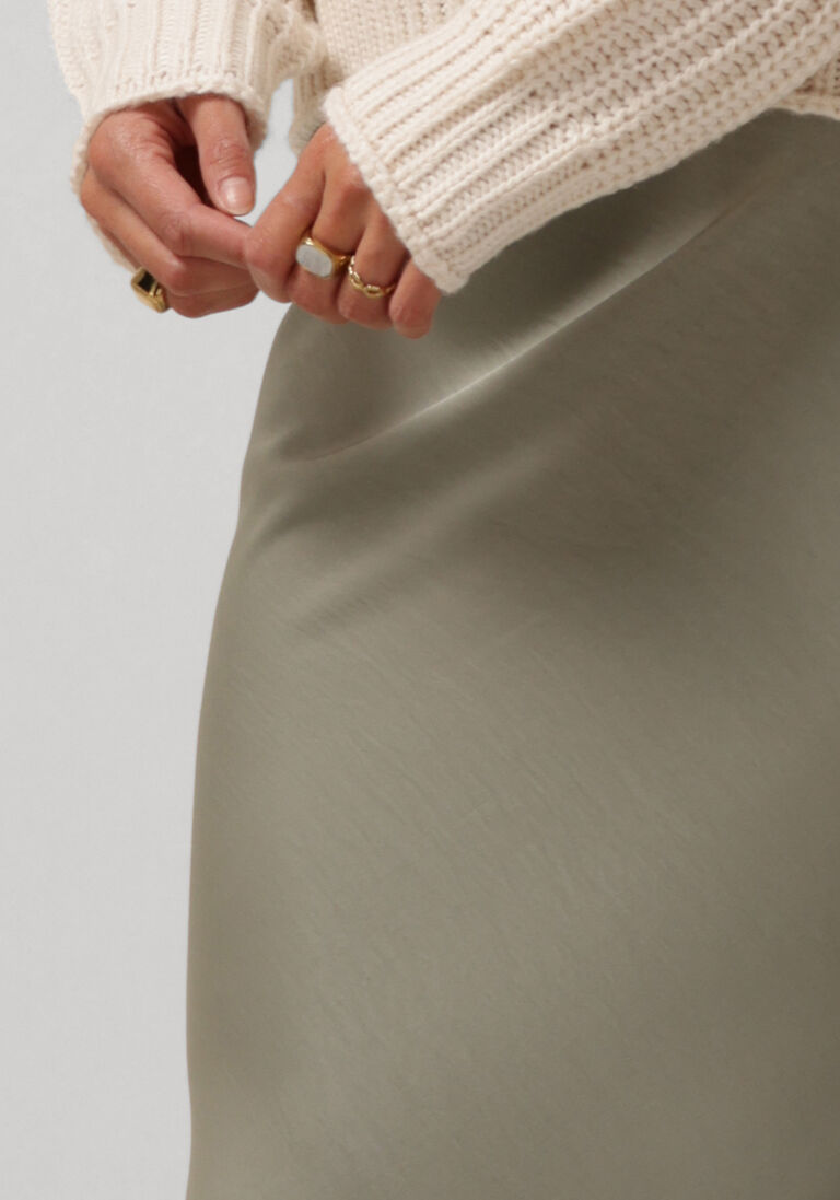 NEO NOIR groene neo noir midirok vicky heavy sateen skirt