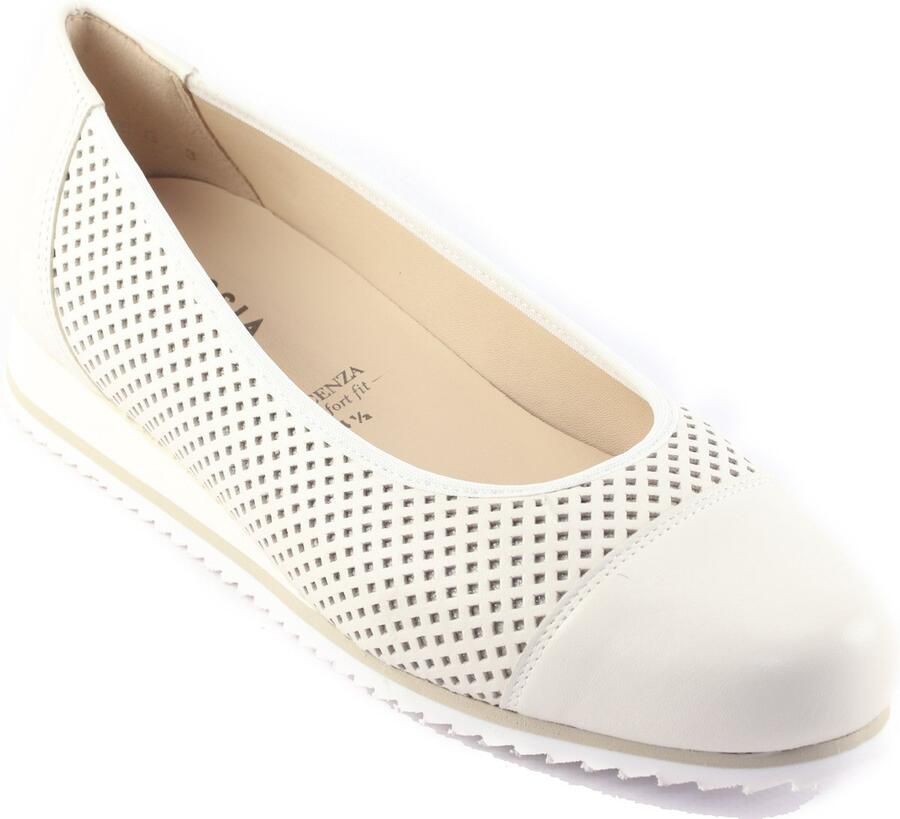 Hassi-A Hassia 301621~~~~~~~~~~~~~~~~~~~~~~~~ Ballerinaschoenen Wit beige