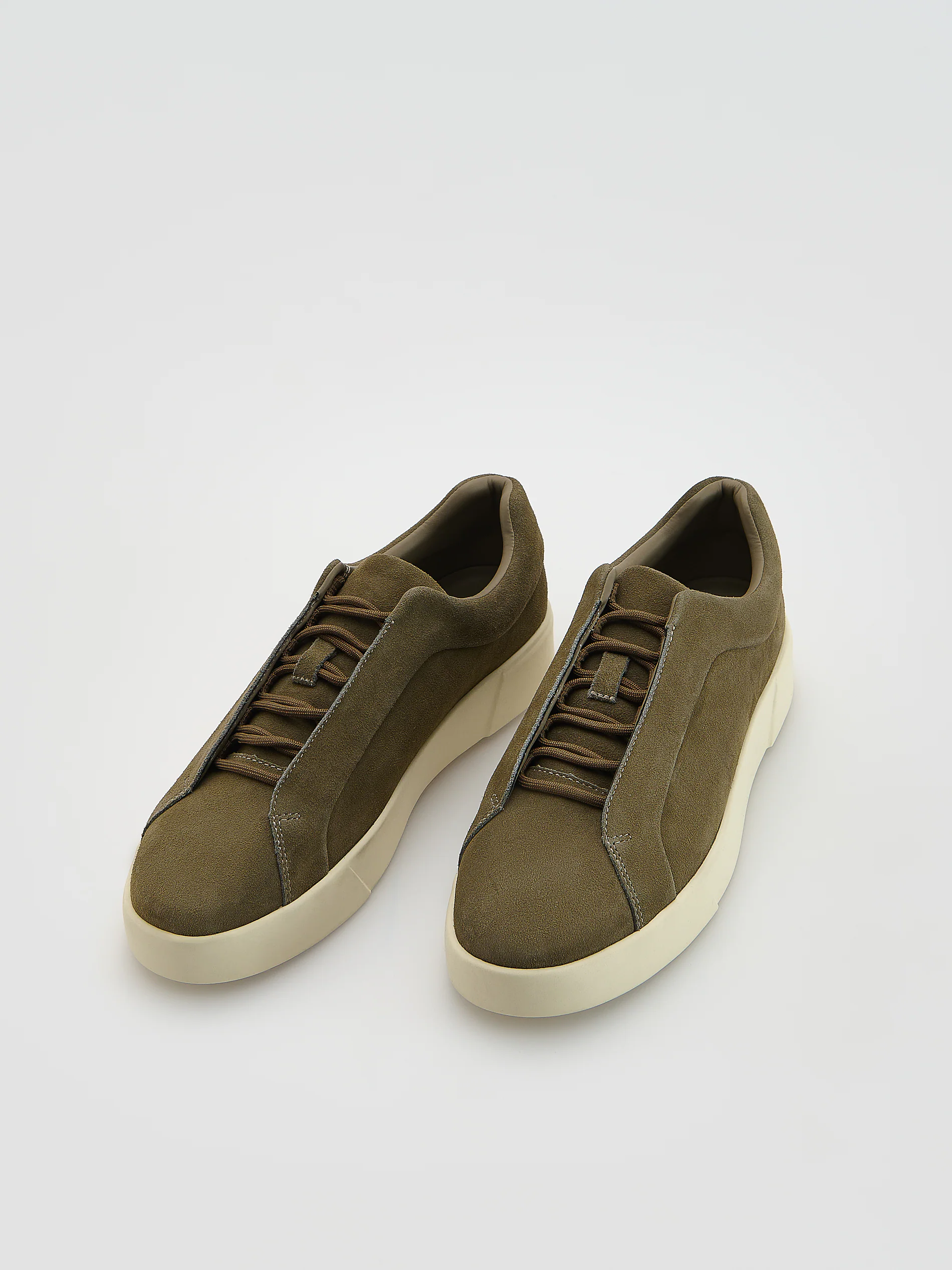 Sneaker aus Wildleder
