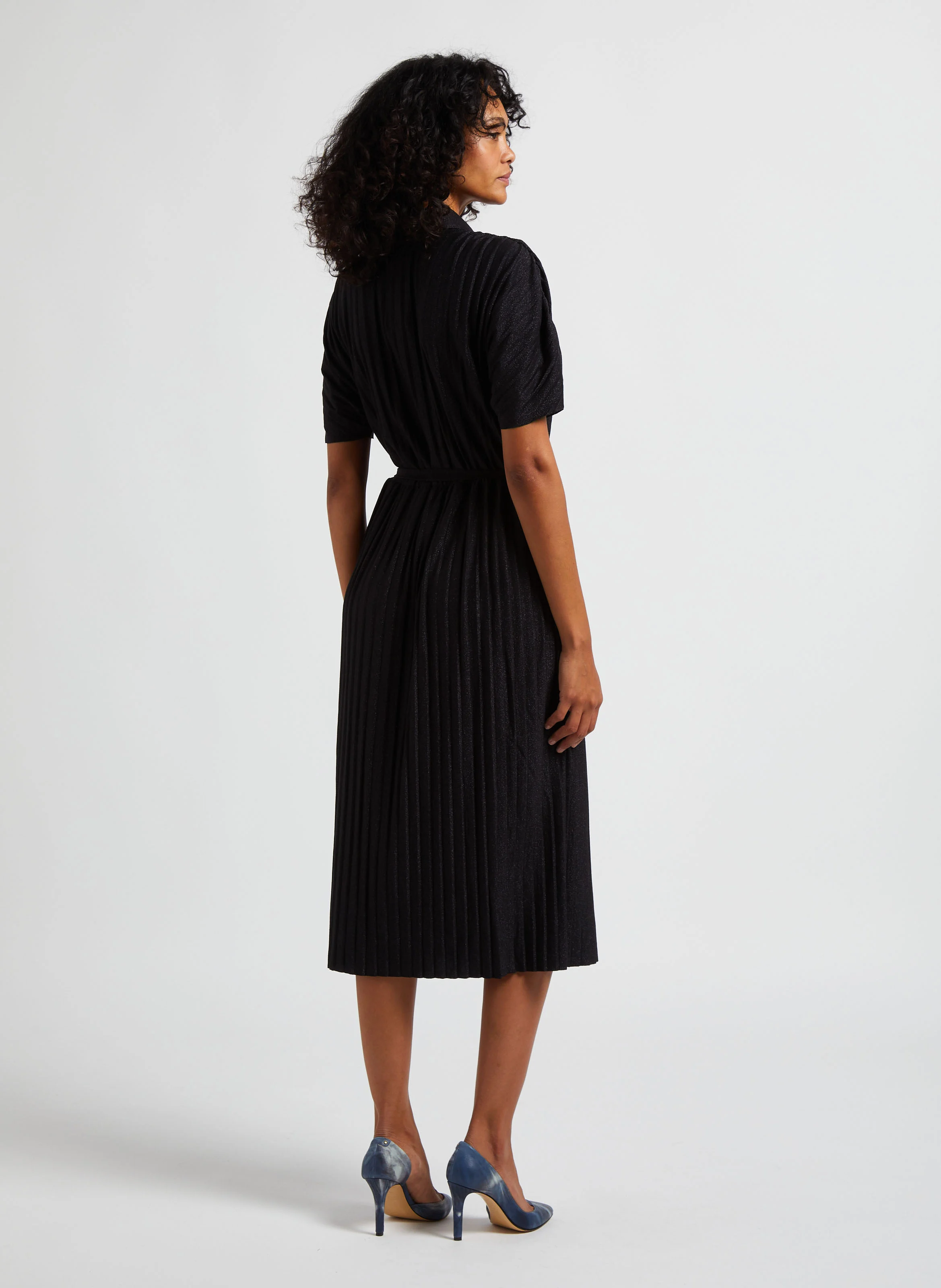 LUXI PLISSÉ - Robe midi col classique plissé à paillette| Noir