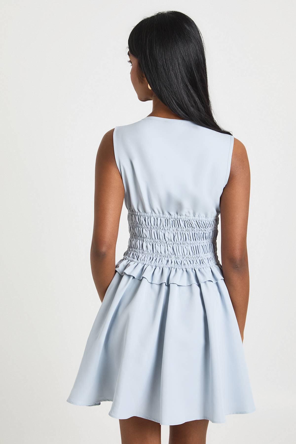 boohoo Robe Courte Sans Manches Avec Taille Froncée