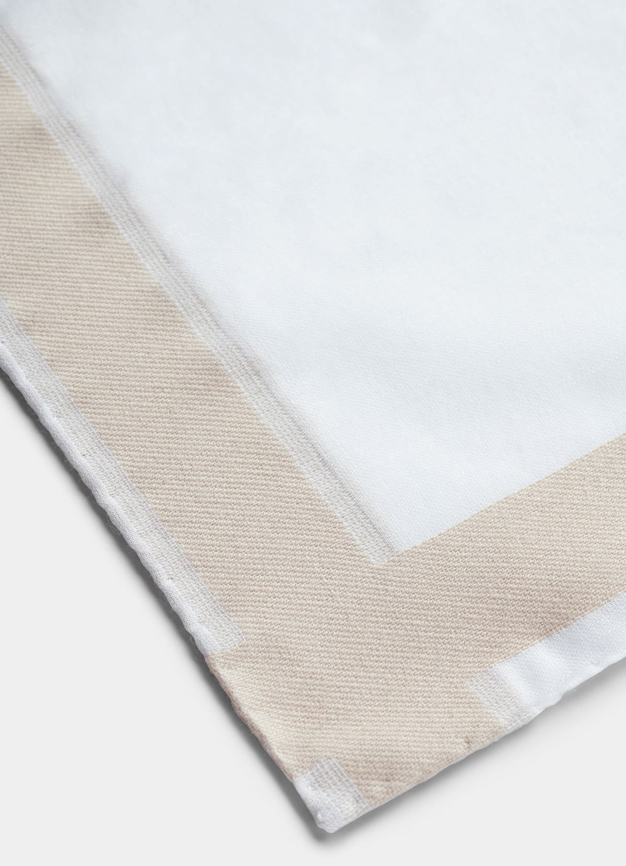 Mouchoir de poche blanc au contour marron clair