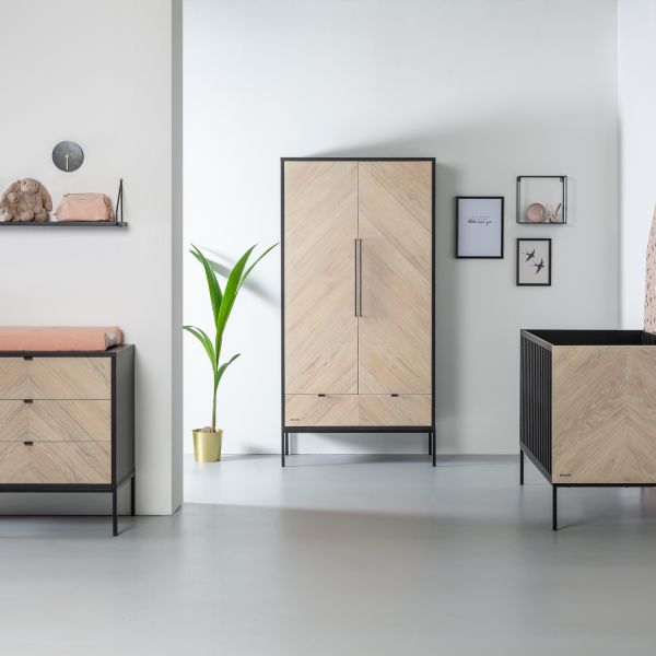 Kidsmill Vince Babykamer Black / Oak | Bed 60 x 120 cm   Commode Breed