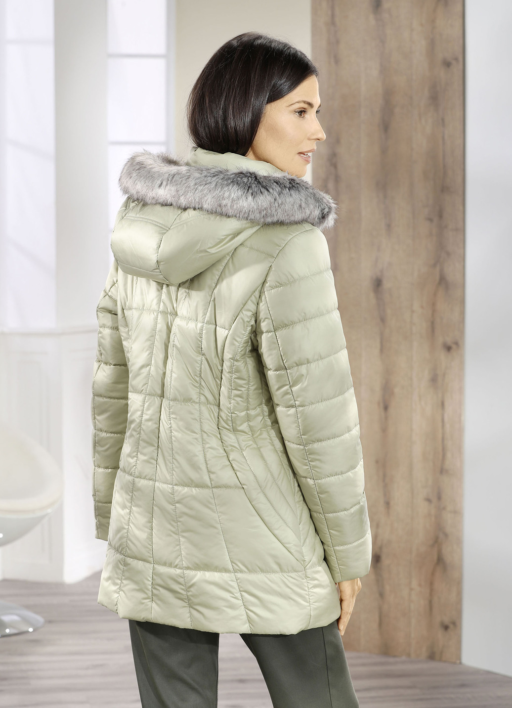 Jacke mit abnehmbarer Kapuze