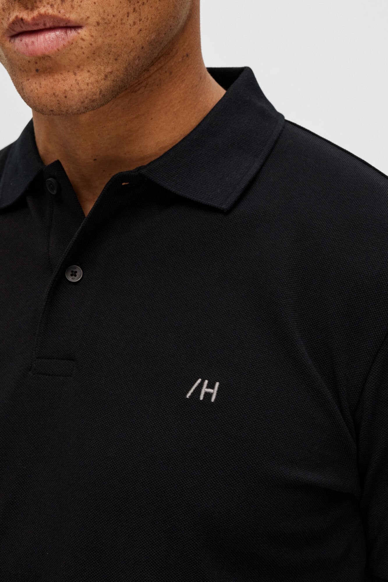 Camisa polo de manga curta com logo em destaque, 100% algodão orgânico - Preta