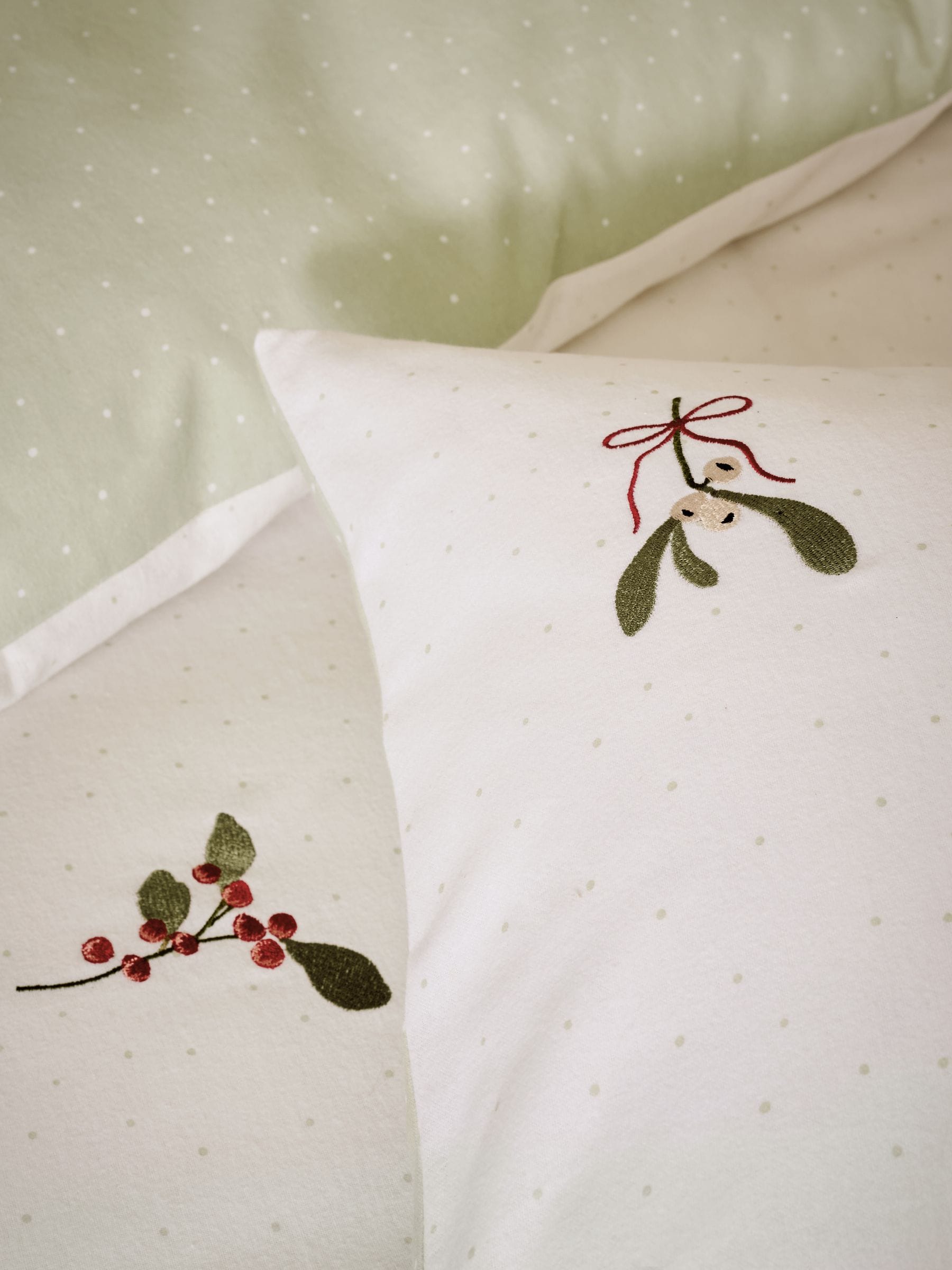 Supersoft 100% Brushed Cotton Christmas Embroidery Duvet Cover and Pillowcase Set