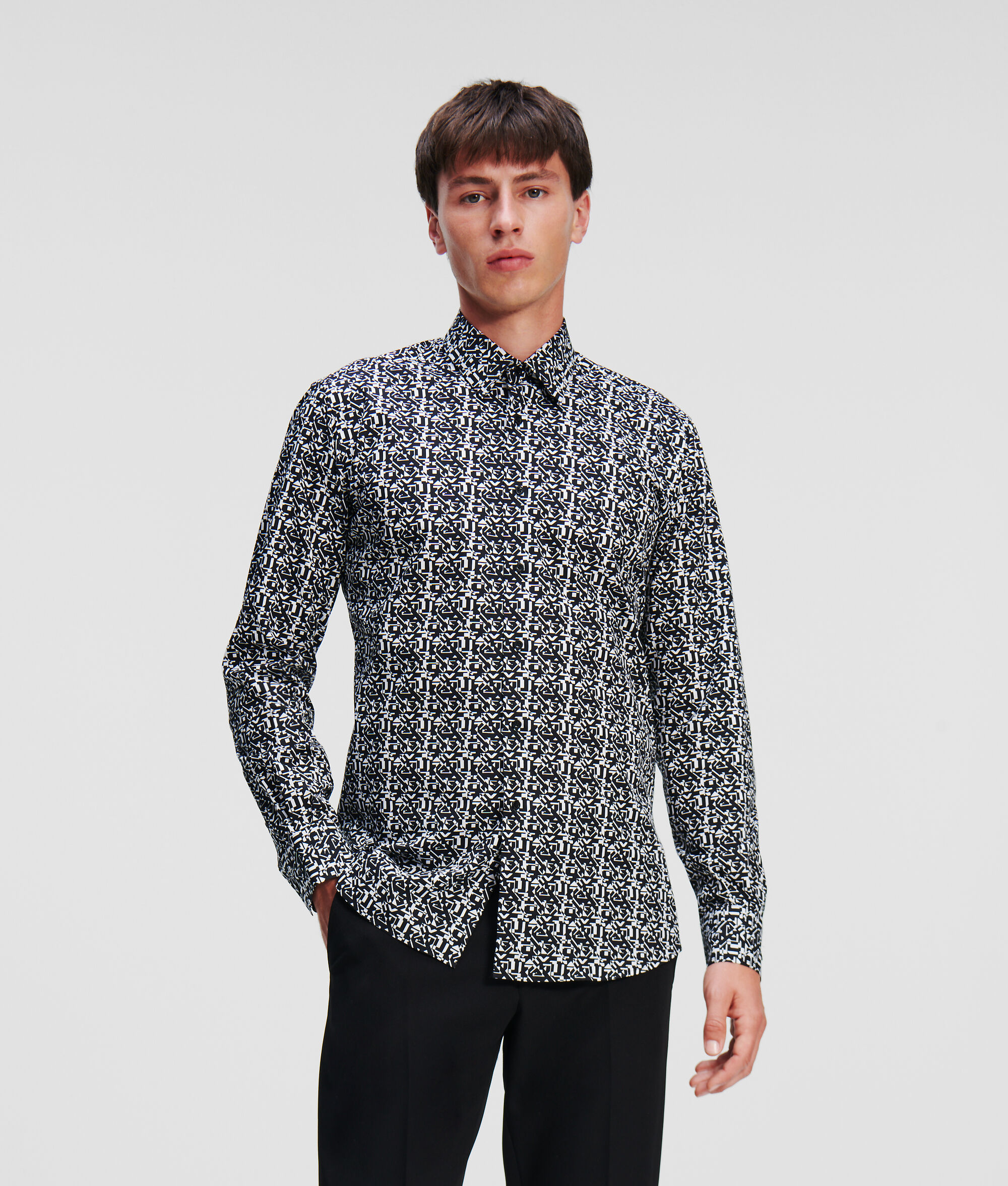 Chemise à motifs à la coupe moderne