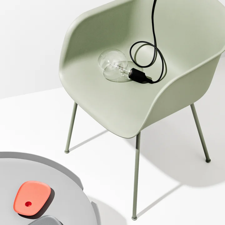 Muuto - Fiber Chair Tube Base, schwarz / ocker recycled