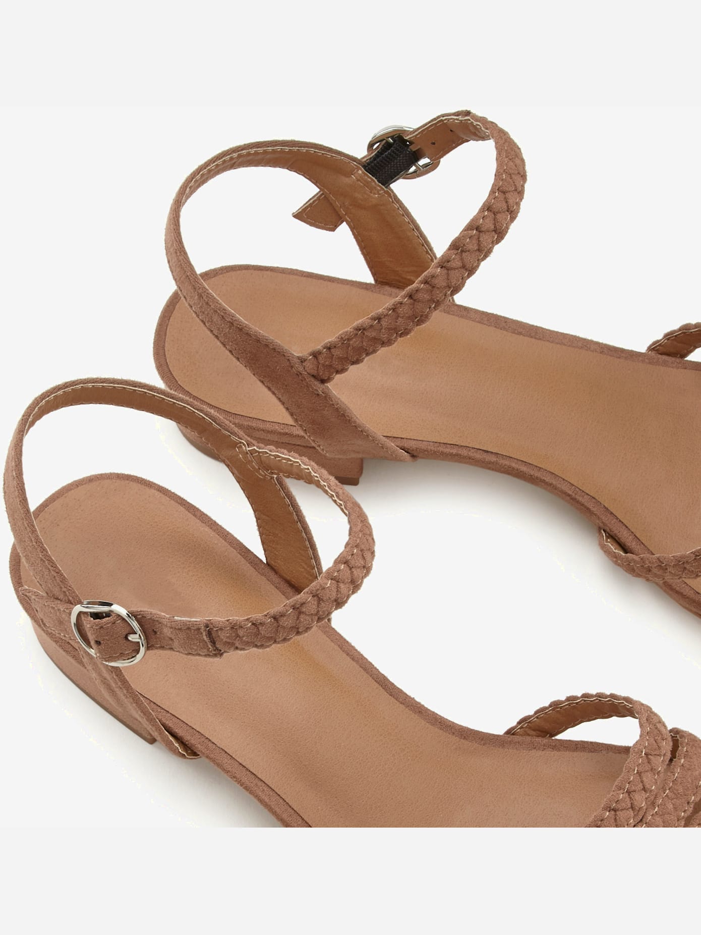 Sandales brides tressées raffinées