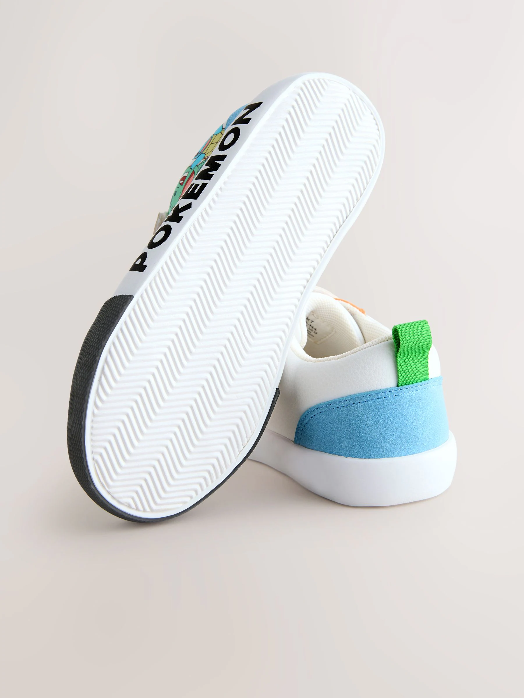 Wit met kleurvlakken - Pokemon sneakers met elastische veter