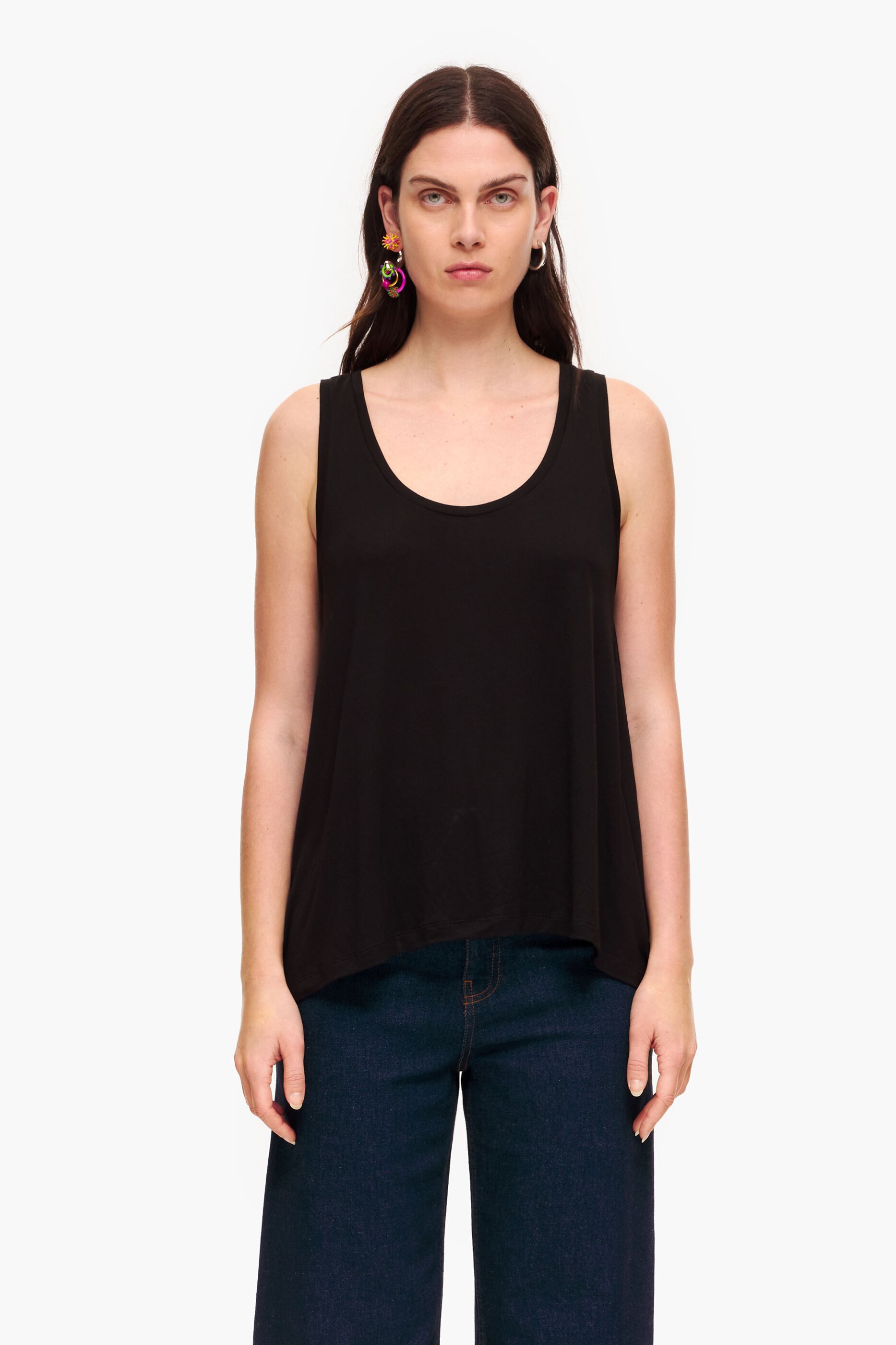 Camiseta preta fluida em formato A