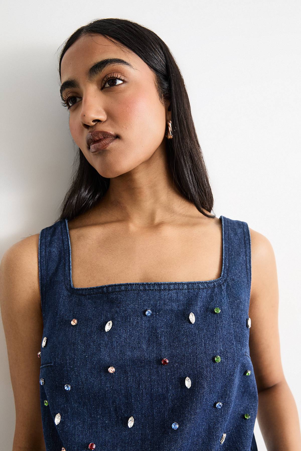 Warehouse Haut en Denim à Encolure Carrée Orné de Strass Thermocollants