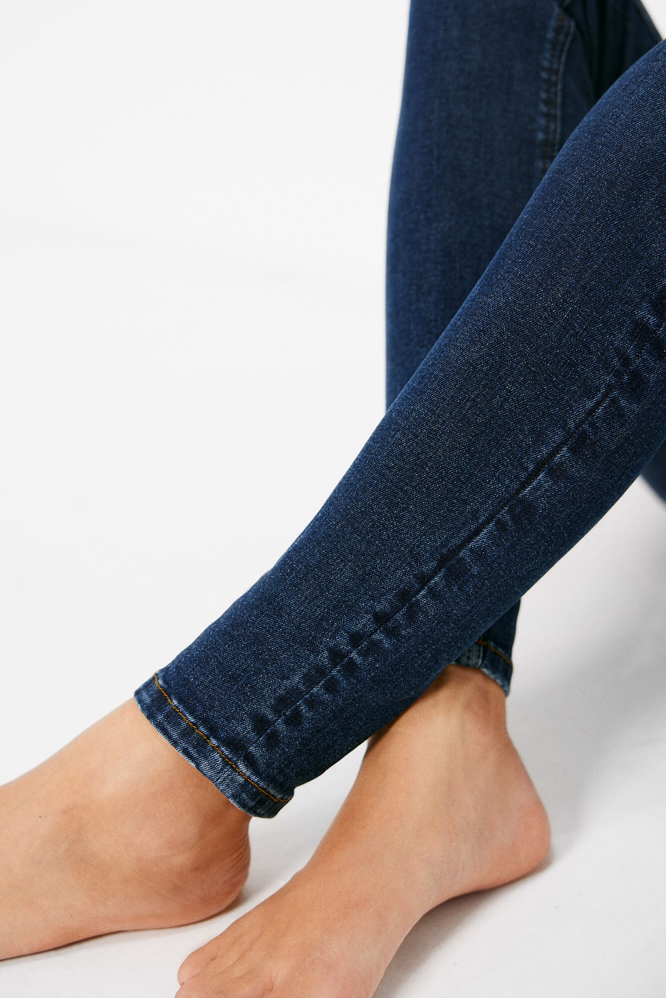 Calça jeans push-up, lavagem sustentável