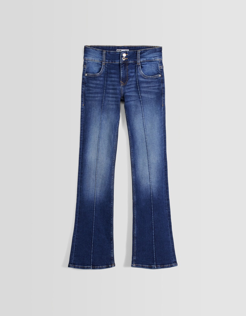 calça jeans bootcut de cintura baixa