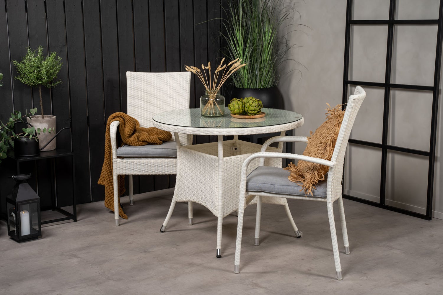 Volta tuinset: tafel Ø90cm en 2 stoelen, Anna, wit. 90 x 90 x 74 cm