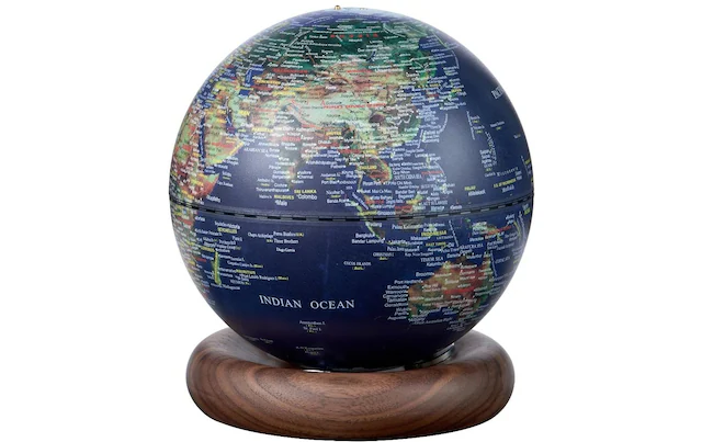 LED Dekofigur »AtlasGlobe 13 cm« Holzart: Esche (China)