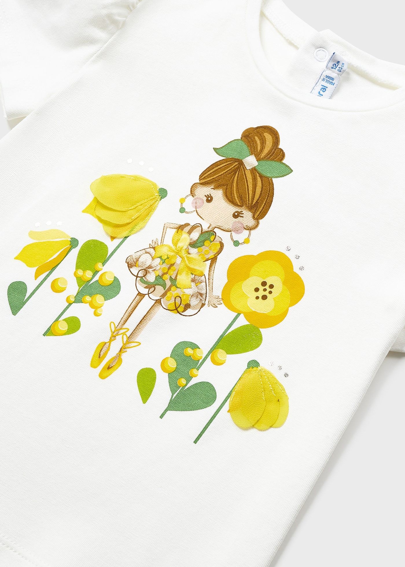 Camiseta infantil com estampa feita em algodão sustentável.