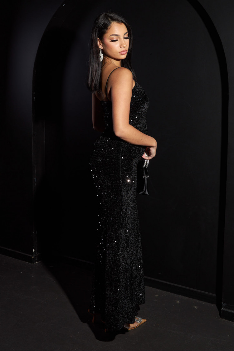 Robe fine bretelle noire à sequins