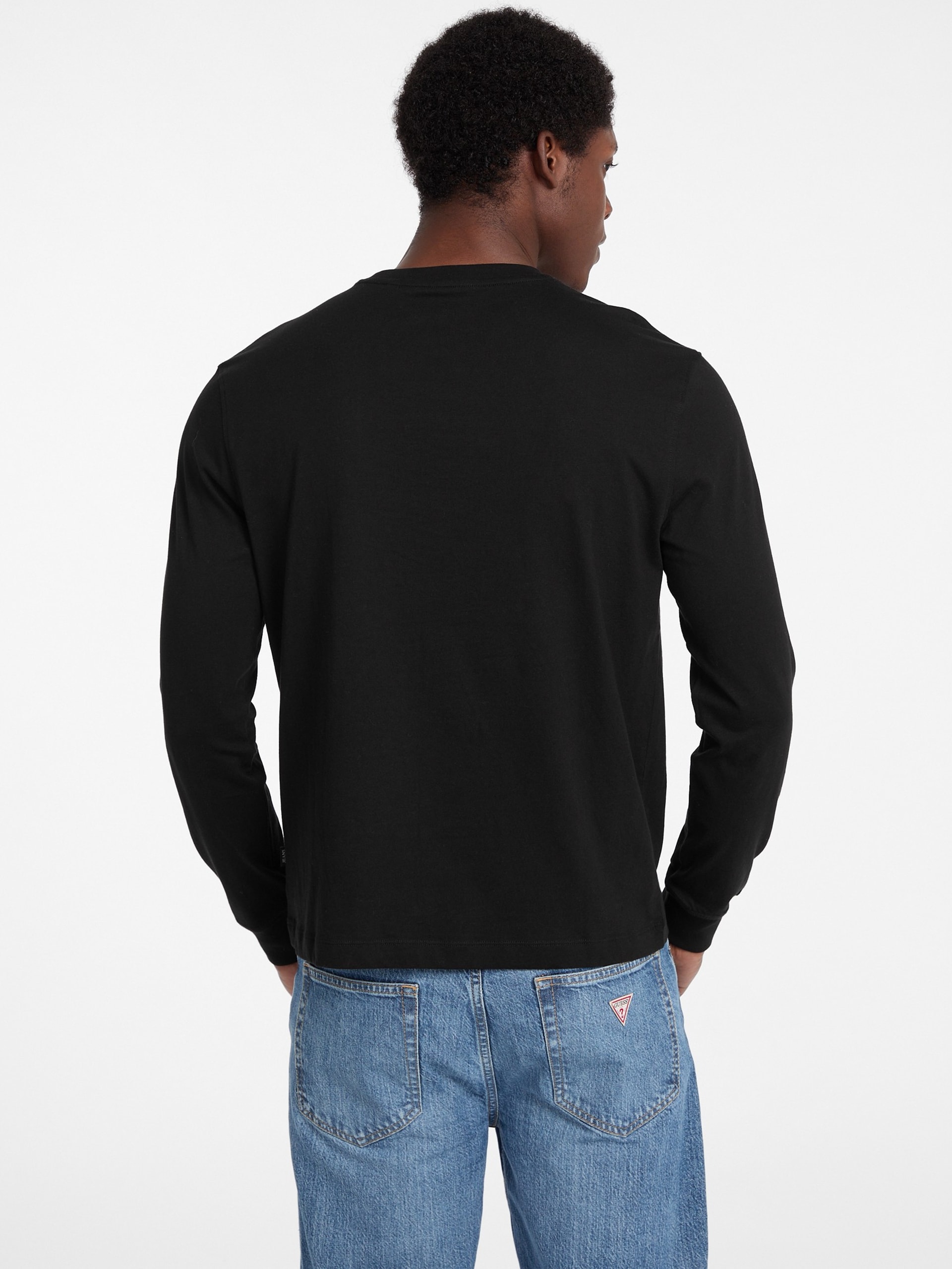 Camiseta com gola redonda e logo