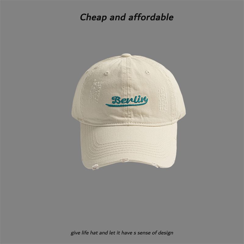 Oktokki - Letter geborduurde pet met distressed patroon
