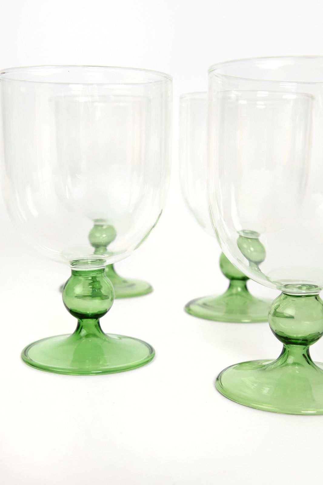 Wijnglazen met groene voet