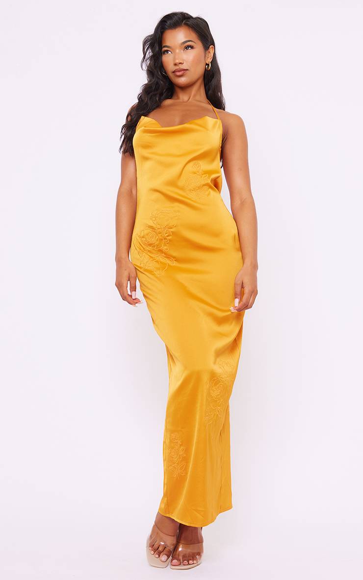 Tangerine Robe Longue Satinée À Broderie Florale Et Col Bénitier