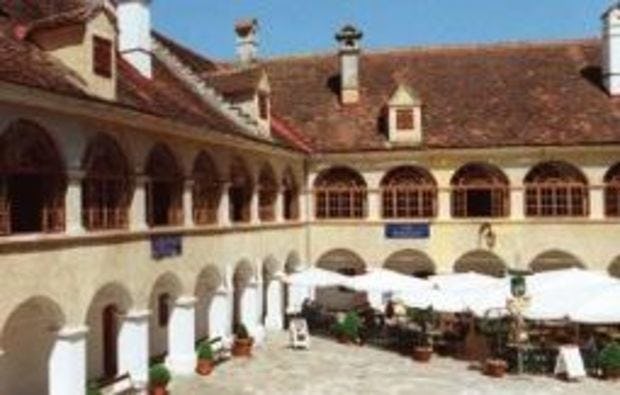 Candle Light Dinner bei Graz: Romantik für Zwei im Schloss