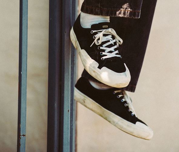 Globe Surplus Black Cream Montano 7.5