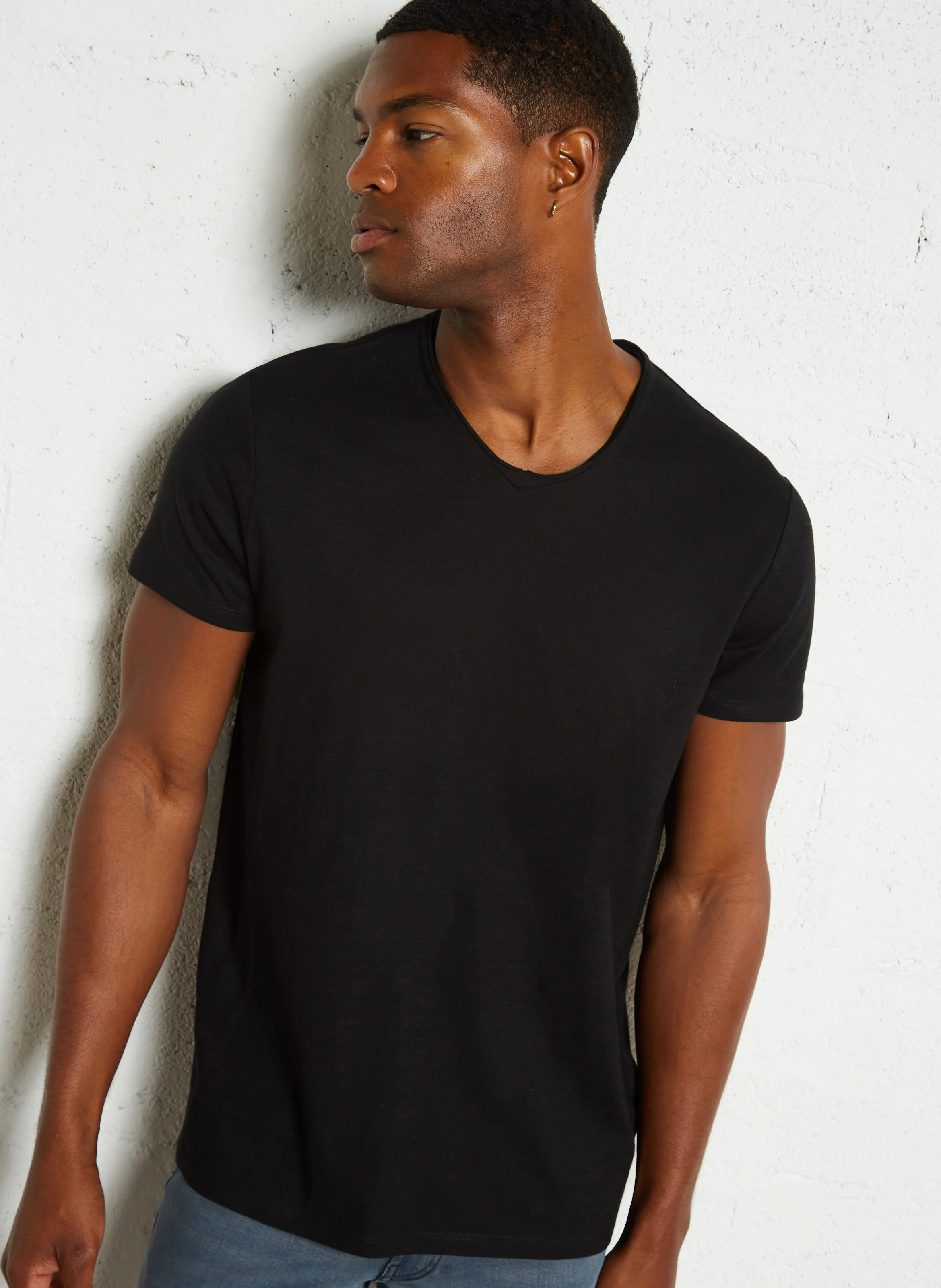 Tee-shirt col V regular-fit en coton | Noir