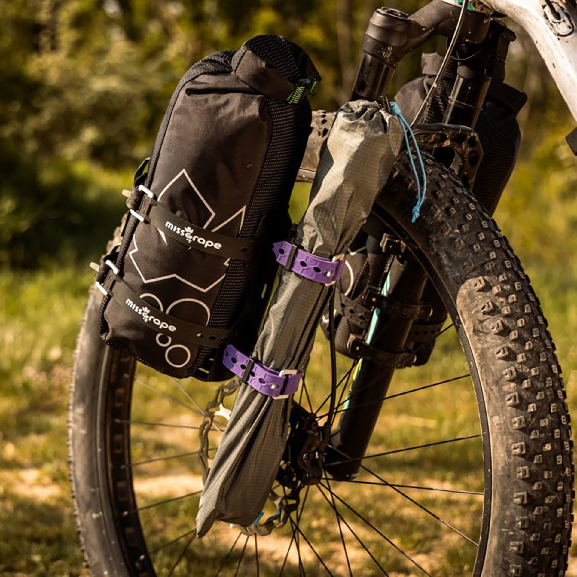 Miss Grape Orecchietta Aluminium Carrier Zwart