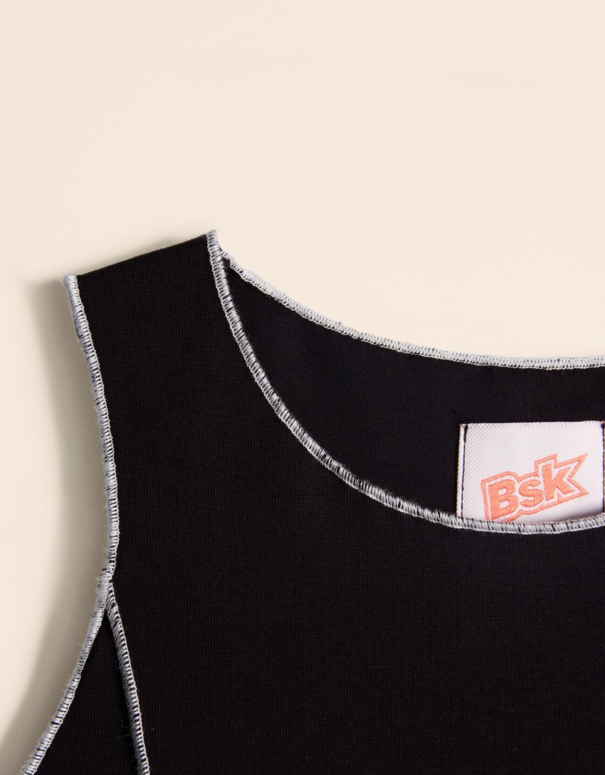 Camiseta de manga comprida com ombros à mostra