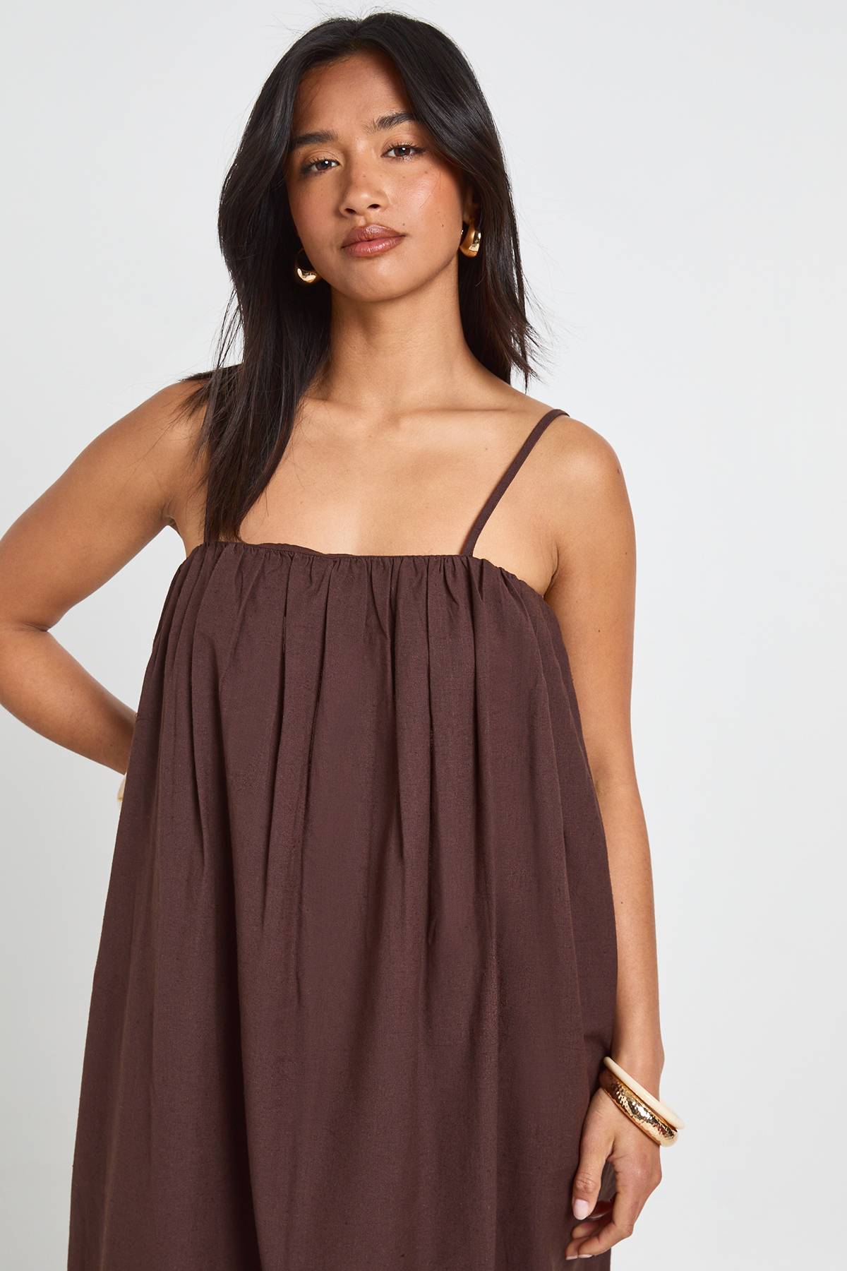 boohoo Robe Maxi En Lin Avec Détail Poches Pour Petite Taille