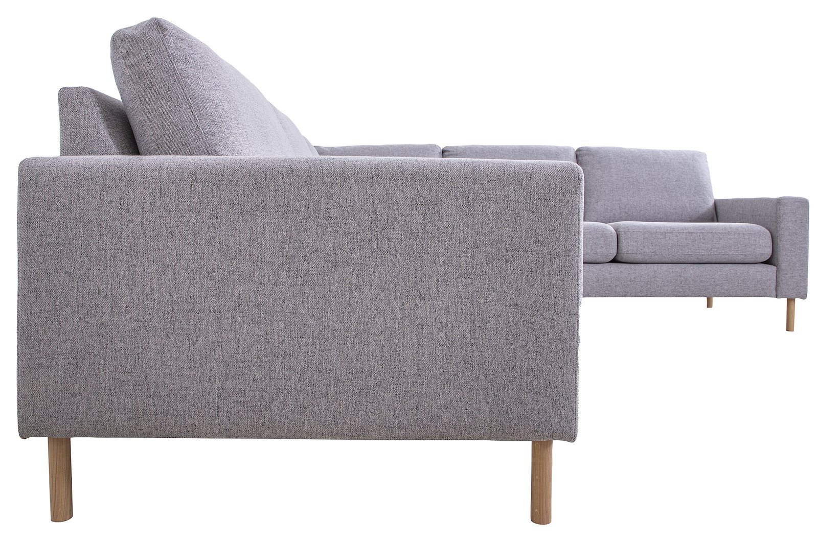 Pixel hjørnesofa Vendbar hjørnesofa. I tekstil Neve 85 lys grå, høy front, hvitoljet eik W31 ben og Arm A15. Komfort 1.