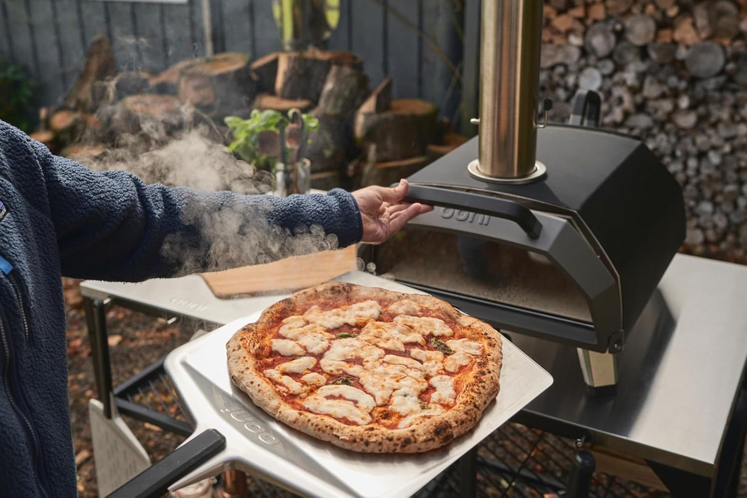 Ooni Karu 2 Pro Multi-Brennstoff Pizzaofen - Edelstahl Outdoor Pizzaofen mit Pizzastein & integriertem Thermometer für 40 cm große Pizzen, Outdoor Grill - Schwarz