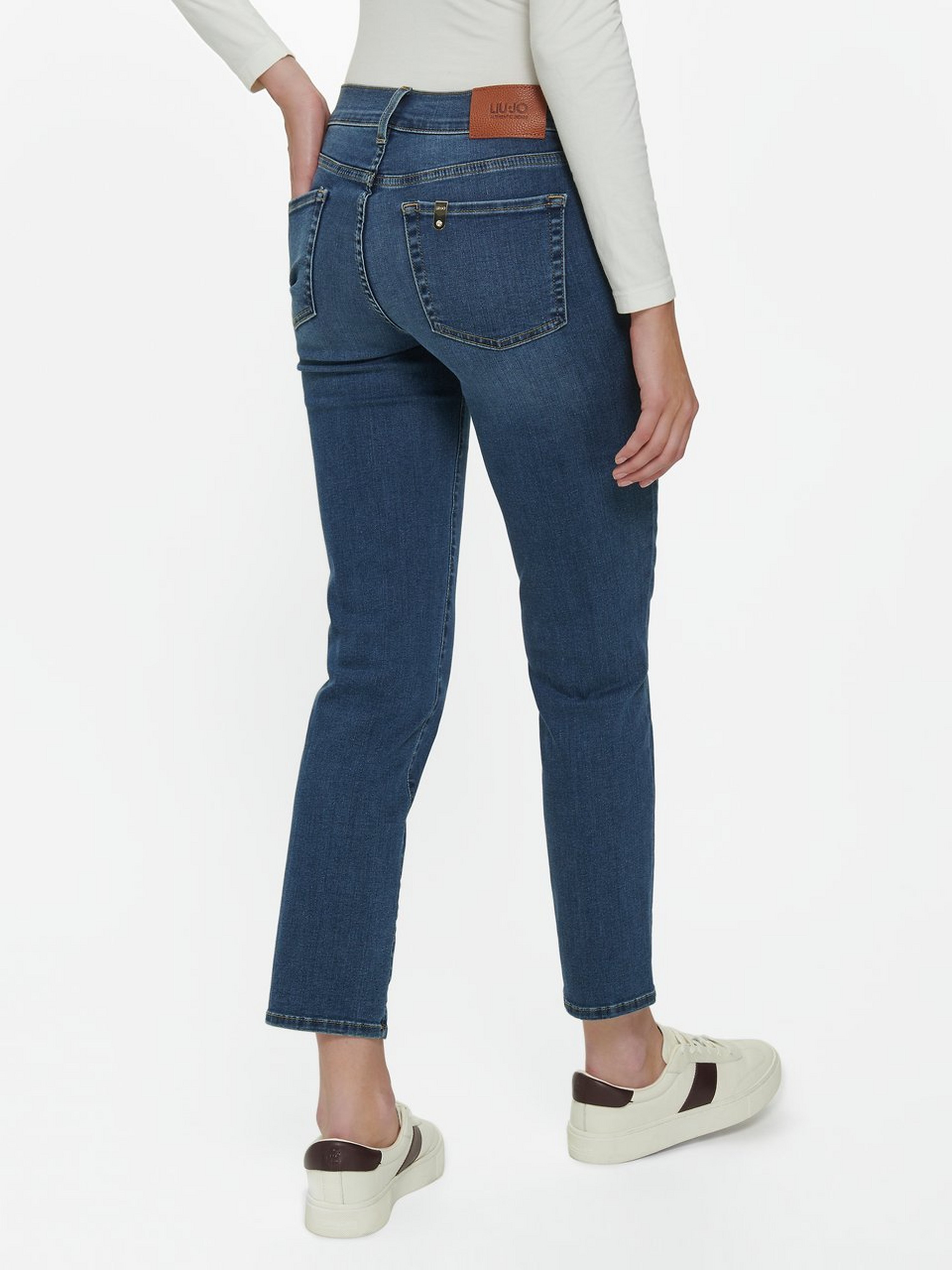 „Slim Fit“-Jeans