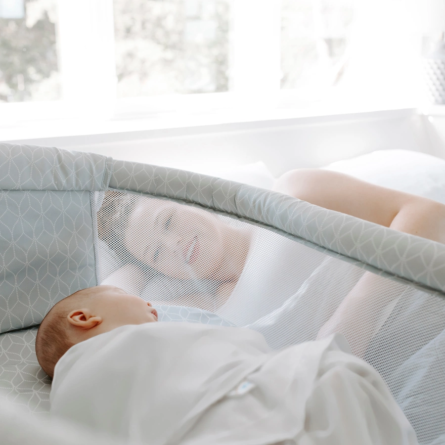 HALO® BassiNest® 360° Schwenkbares Beistellbett Essentia Series Morning Mist