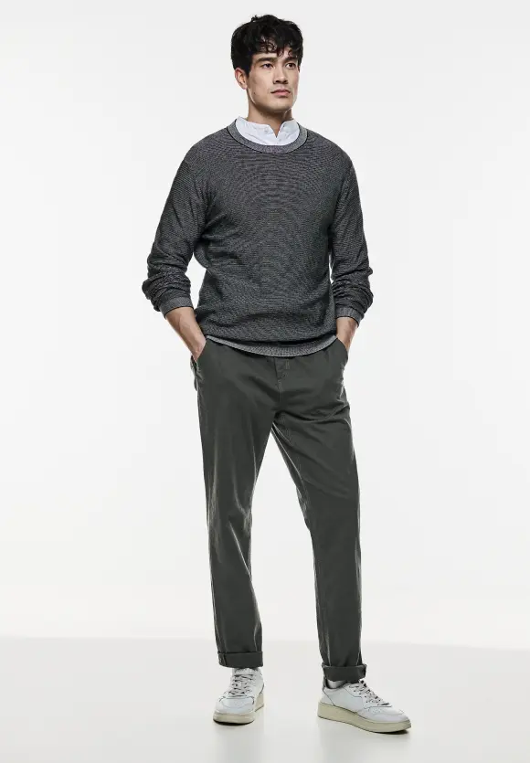 Komfortable Struktur Chino - dusty urban green