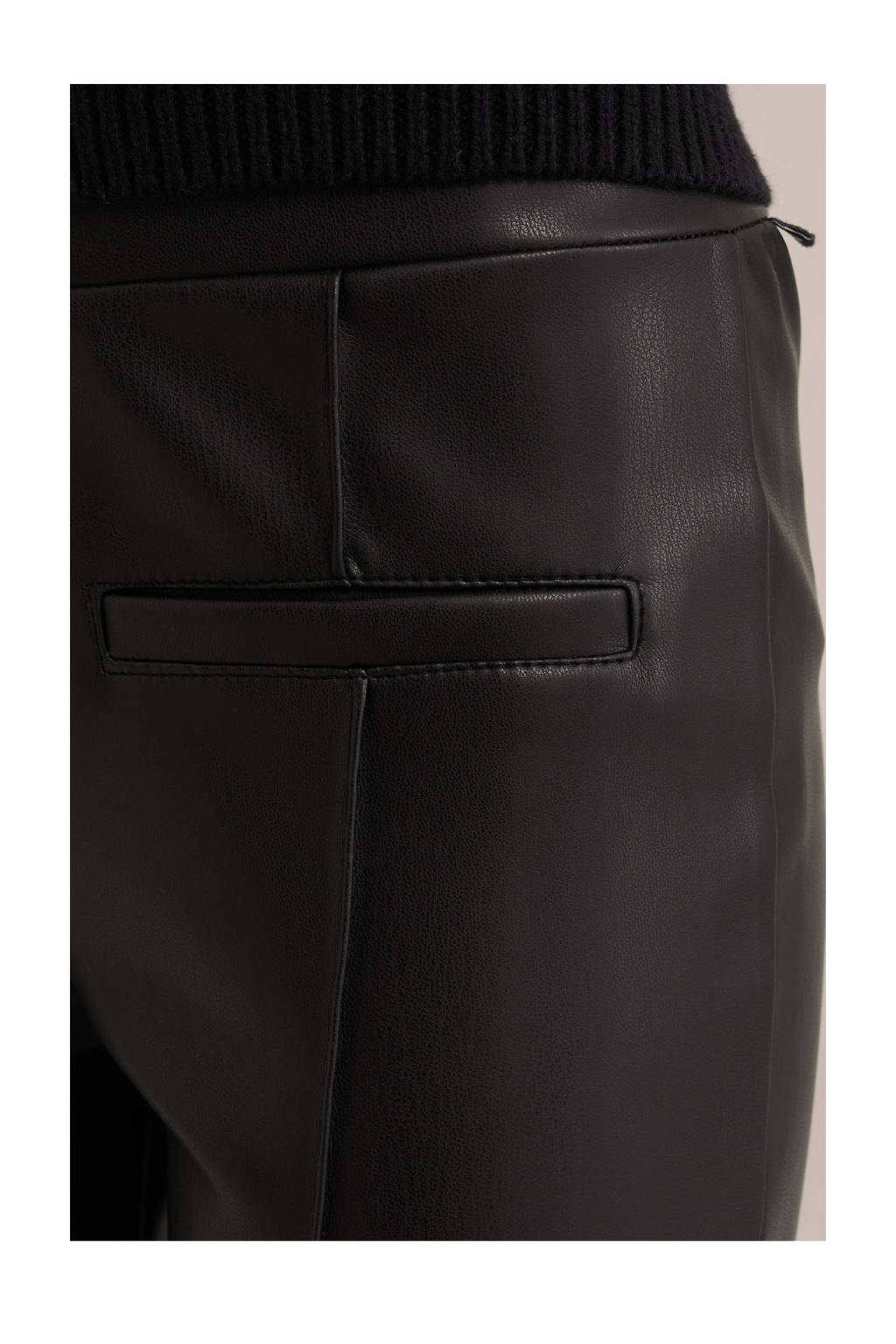 WE Fashion imitatieleren broek zwart