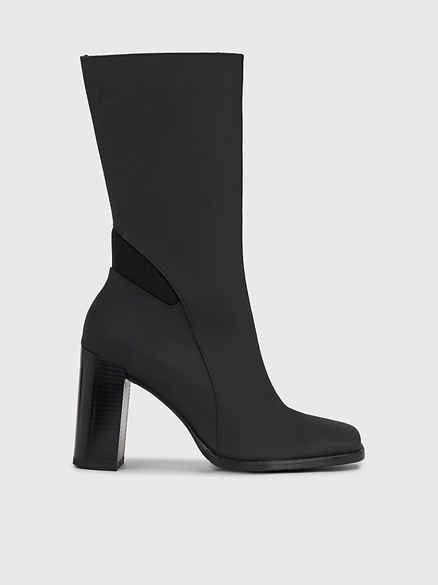 Botas de couro com salto alto