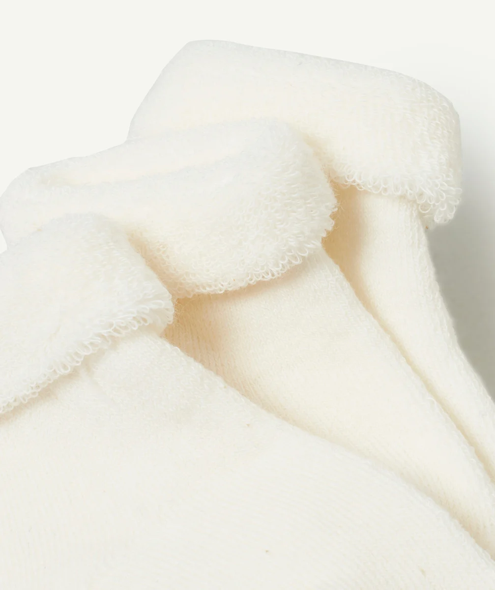 LE LOT DE 3 PAIRES DE CHAUSSETTES DE NAISSANCE