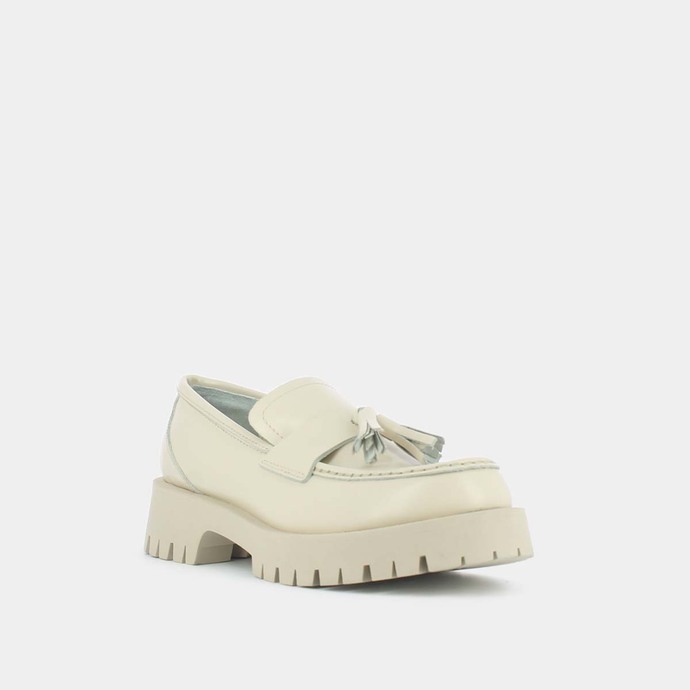 Mocassins à semelles crantées et glands  en cuir glacé écru