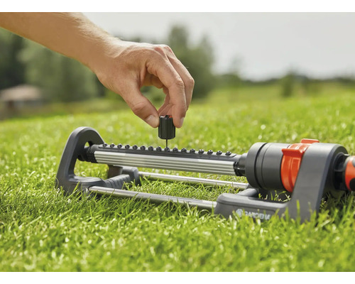 GARDENA Classic Polo rechthoekige gazonsproeier voor gelijkmatige besproeiing van gazons van 110-250 m², bereik 8-18 m, maximale sproeiafstand 14 m, onderhoudsvrij dankzij roestvrijstalen vuilfilter (2083-20)