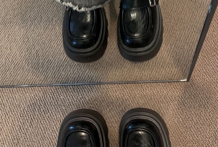 Anjay - Loafers met gesp, pluizige afwerking en dikke hak